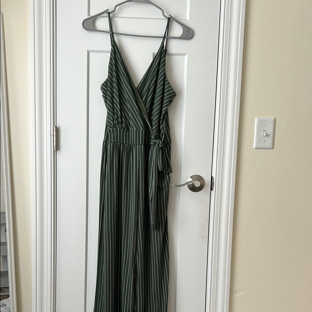 Kaileigh Green Sleeveless V-Neck Jumpsuit Ankle Cropped